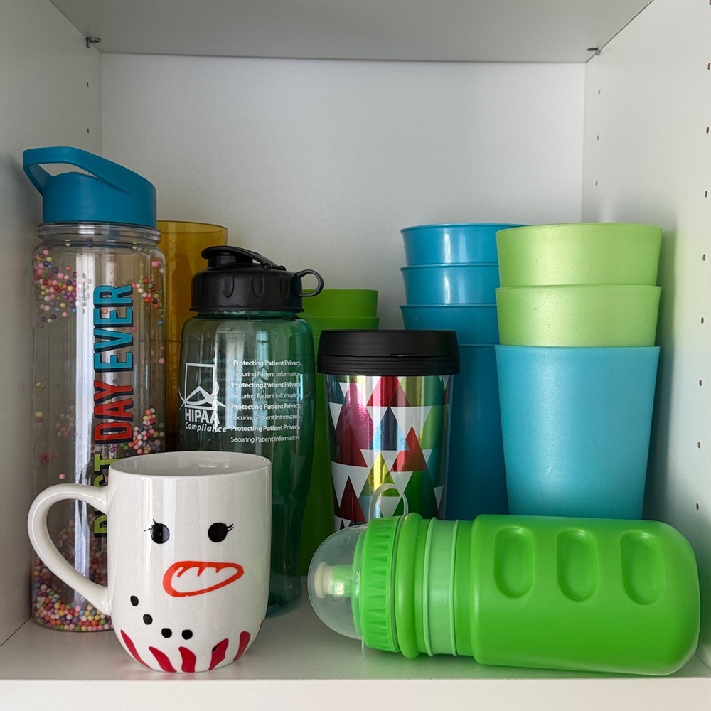 Mixed Lot - Water Bottle and Plastic Tumbler Cups - Drink Set - Movie Stage Prop